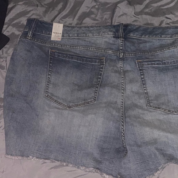 Brand new Torrid size 26 cut off shorts - Picture 2 of 3